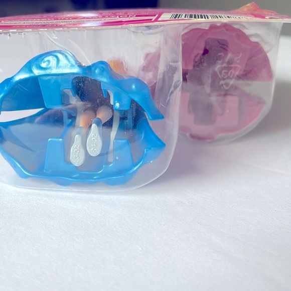 Disney Princess Little Kingdom Magiclip 4” Doll. Doll w/Dresses. 2012 - Picture 3 of 4